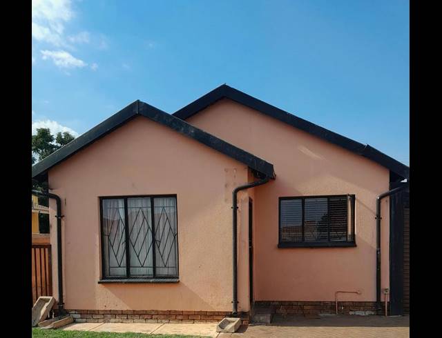 3 BEDROOM HOUSE FOR SALE IN SOSHANGUVE EAST